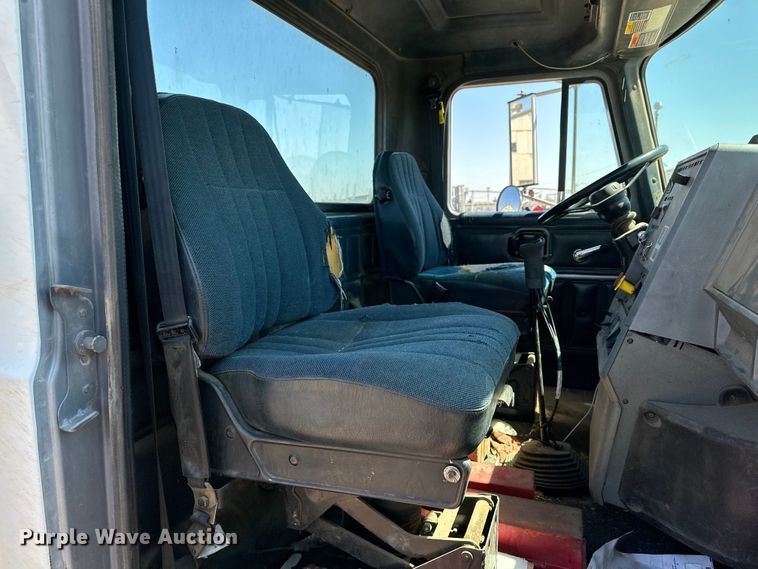 image for item DG4387 1995 Mack semi truck