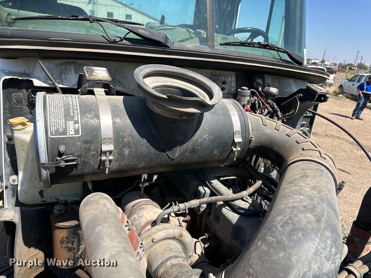 image for item DG4387 1995 Mack semi truck