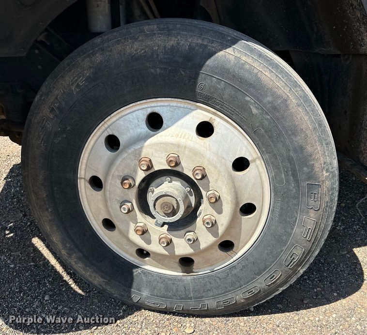 image for item DG4387 1995 Mack semi truck