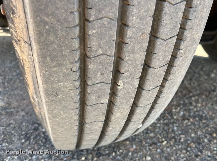 image for item DG4387 1995 Mack semi truck