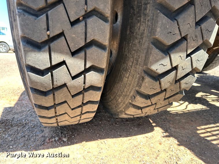 image for item DG4387 1995 Mack semi truck