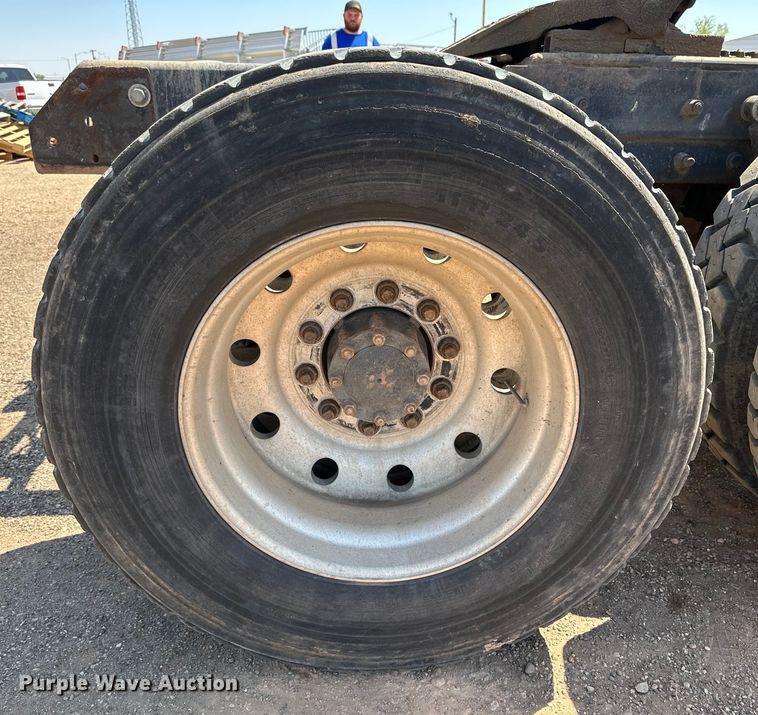 image for item DG4387 1995 Mack semi truck