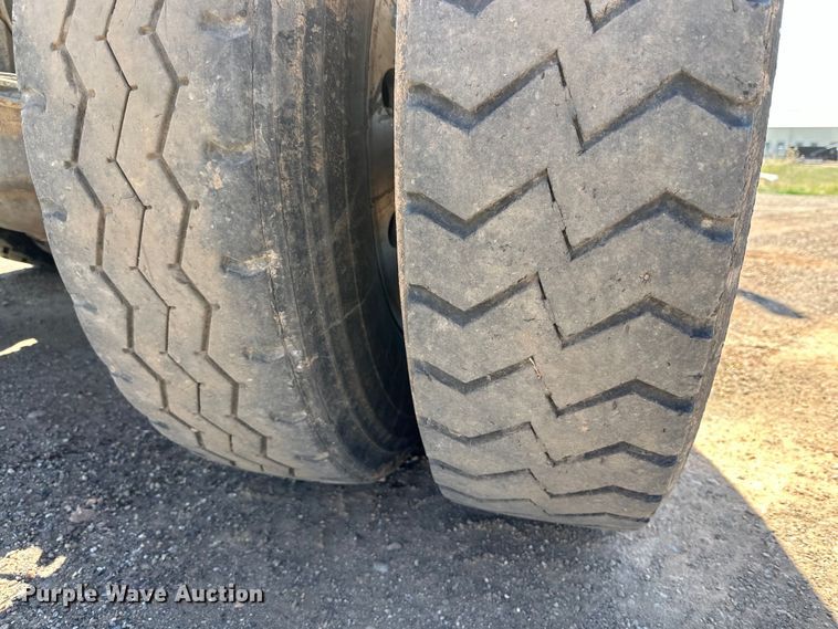 image for item DG4387 1995 Mack semi truck