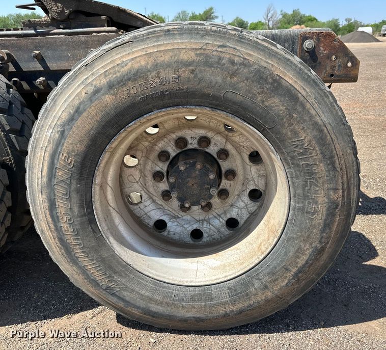 image for item DG4387 1995 Mack semi truck