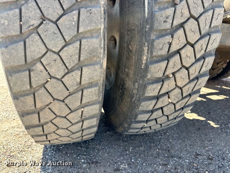 image for item DG4387 1995 Mack semi truck