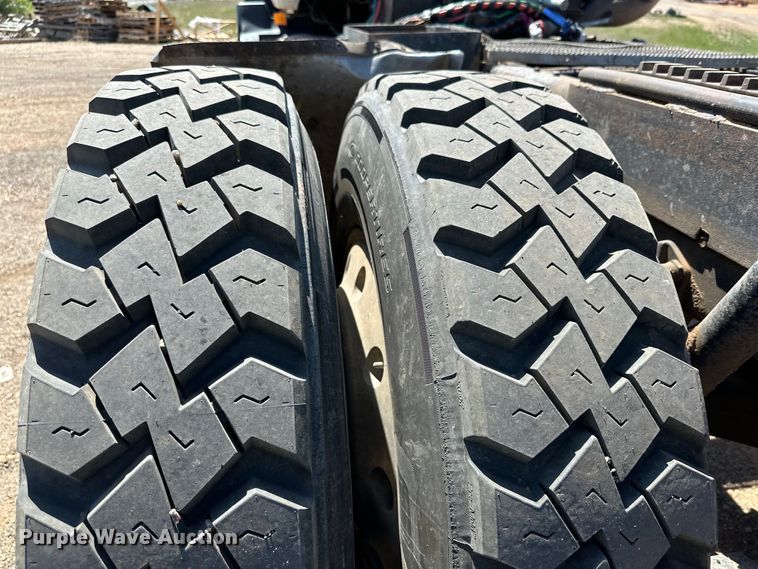 image for item DG4387 1995 Mack semi truck