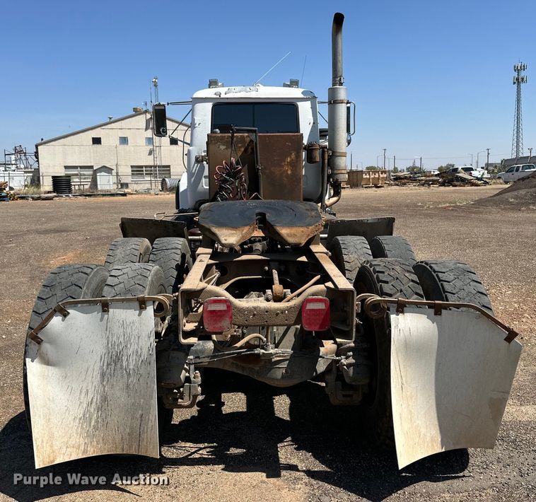 image for item DG4389 1993 Mack RD690S semi truck