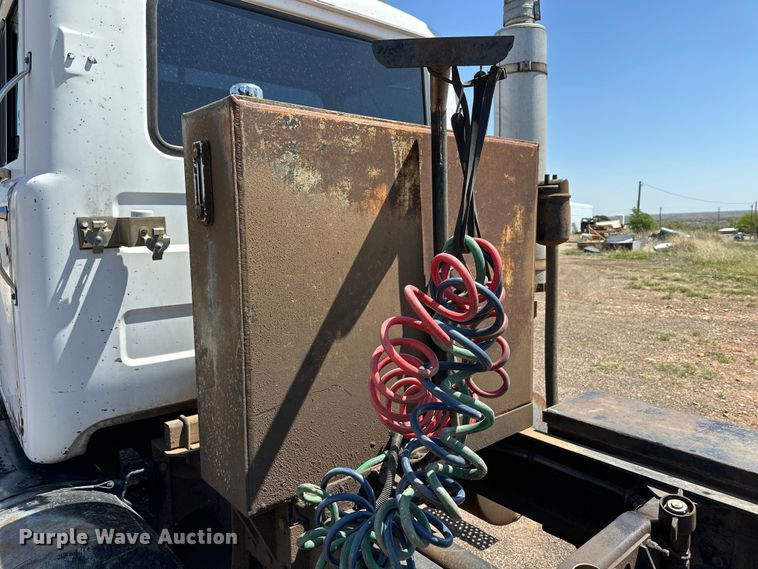 image for item DG4389 1993 Mack RD690S semi truck