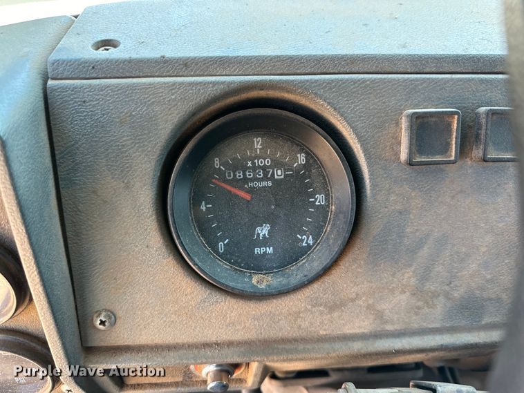 image for item DG4389 1993 Mack RD690S semi truck