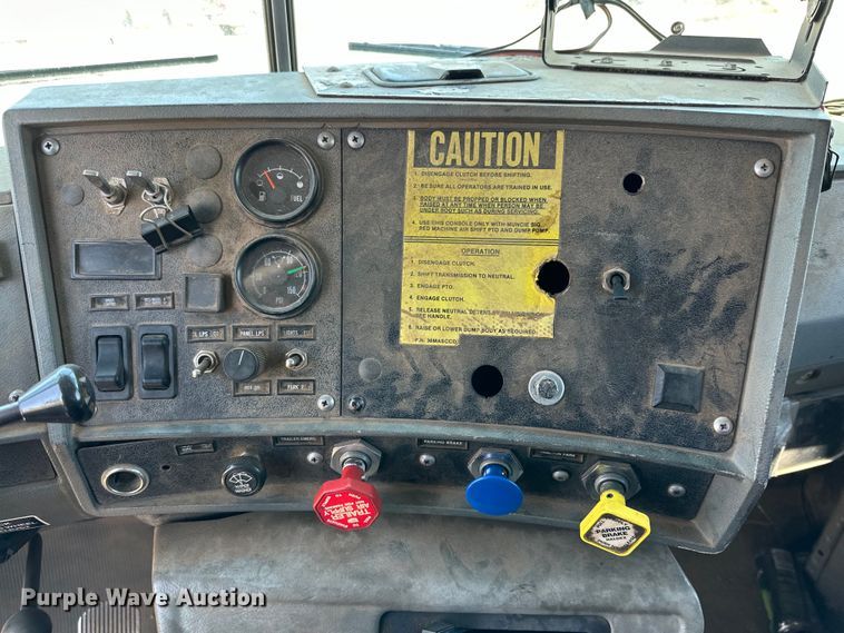 image for item DG4389 1993 Mack RD690S semi truck