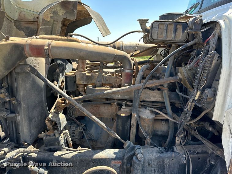 image for item DG4389 1993 Mack RD690S semi truck