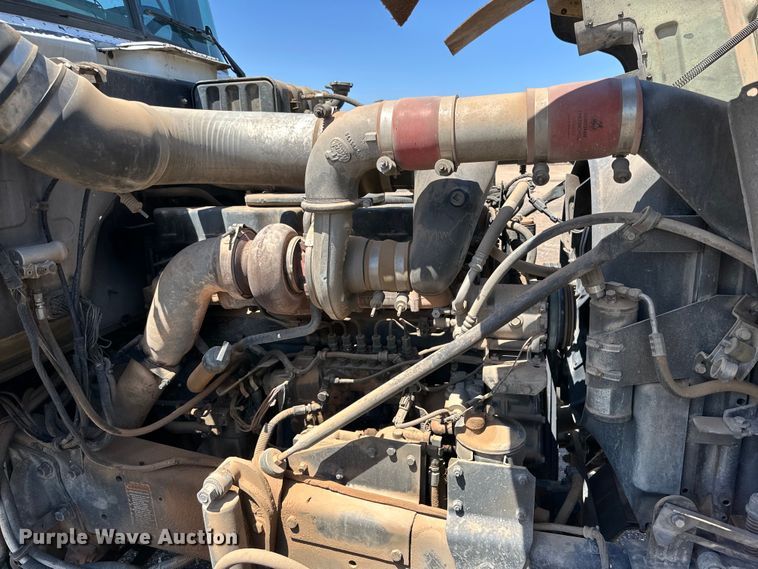 image for item DG4389 1993 Mack RD690S semi truck