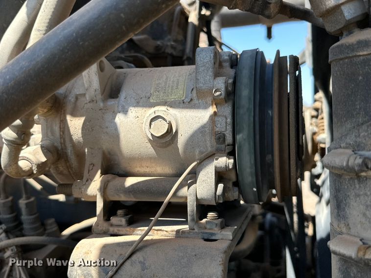 image for item DG4389 1993 Mack RD690S semi truck