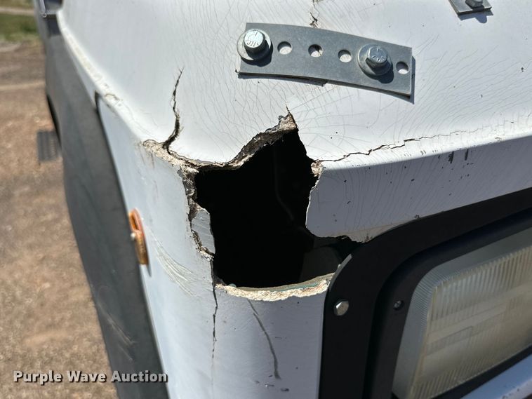 image for item DG4389 1993 Mack RD690S semi truck