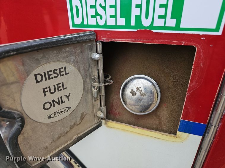 image for item DM1585 1987 Pierce fire truck