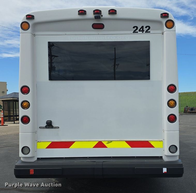 image for item DM1606 2013 Glaval shuttle bus