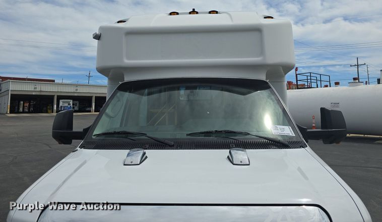 image for item DM1606 2013 Glaval shuttle bus