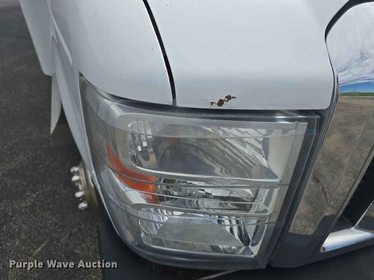 image for item DM1606 2013 Glaval shuttle bus