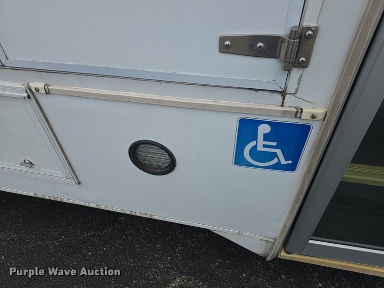 image for item DM1606 2013 Glaval shuttle bus