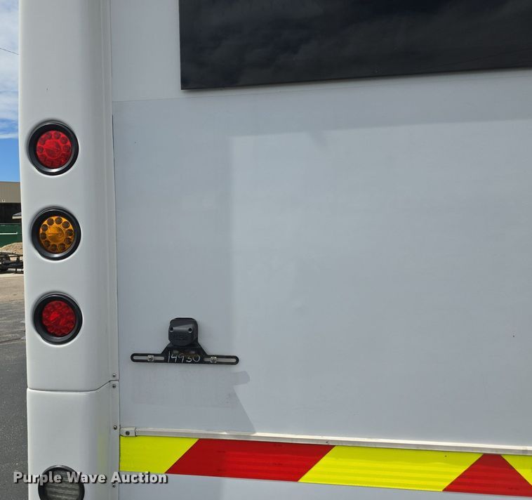 image for item DM1606 2013 Glaval shuttle bus