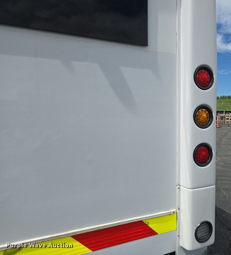 image for item DM1606 2013 Glaval shuttle bus