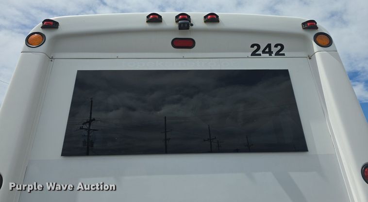 image for item DM1606 2013 Glaval shuttle bus