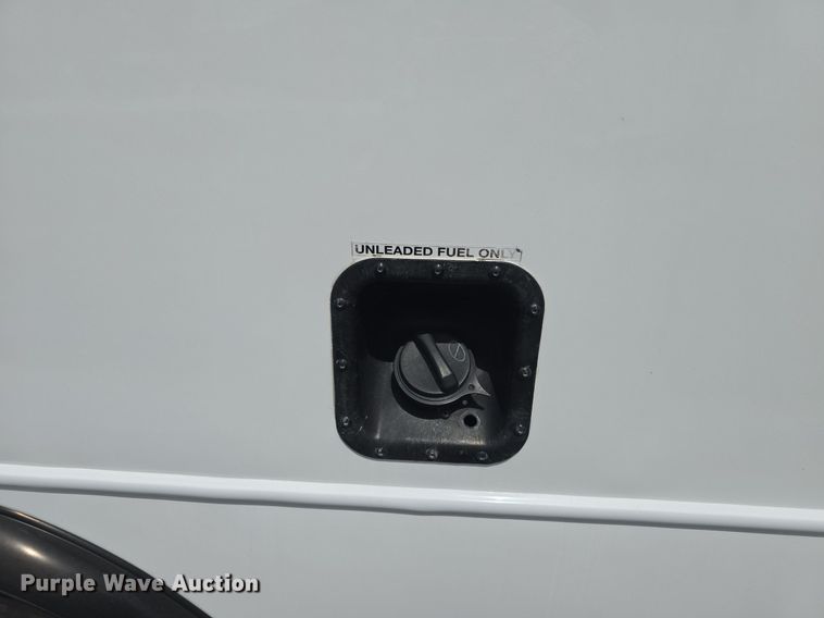 image for item DM1606 2013 Glaval shuttle bus