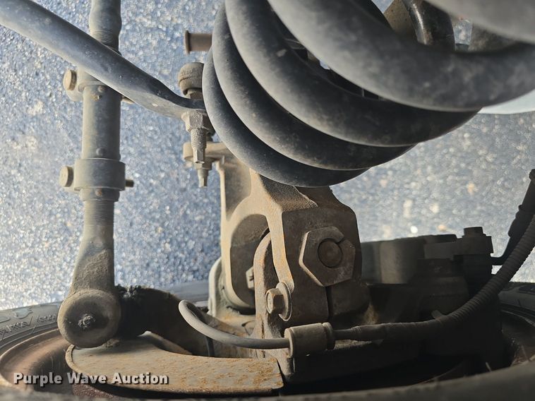 image for item DM1606 2013 Glaval shuttle bus