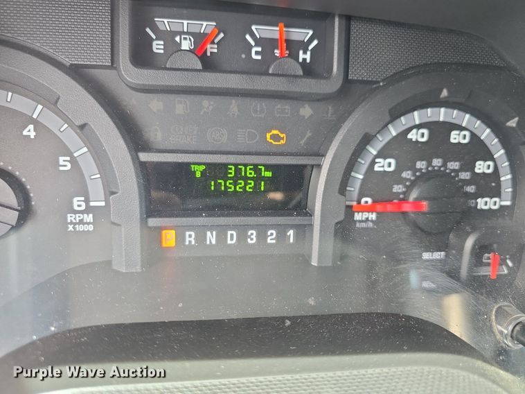 image for item DM1606 2013 Glaval shuttle bus