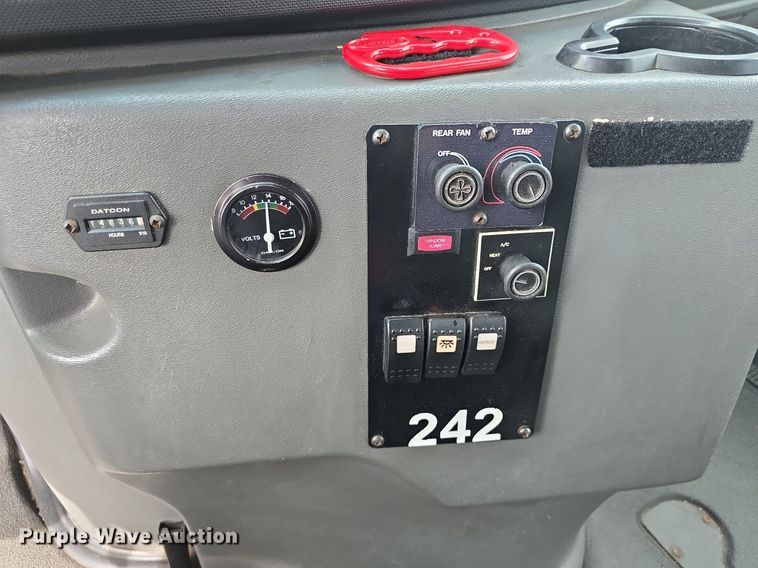 image for item DM1606 2013 Glaval shuttle bus