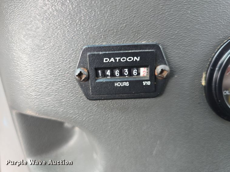 image for item DM1606 2013 Glaval shuttle bus