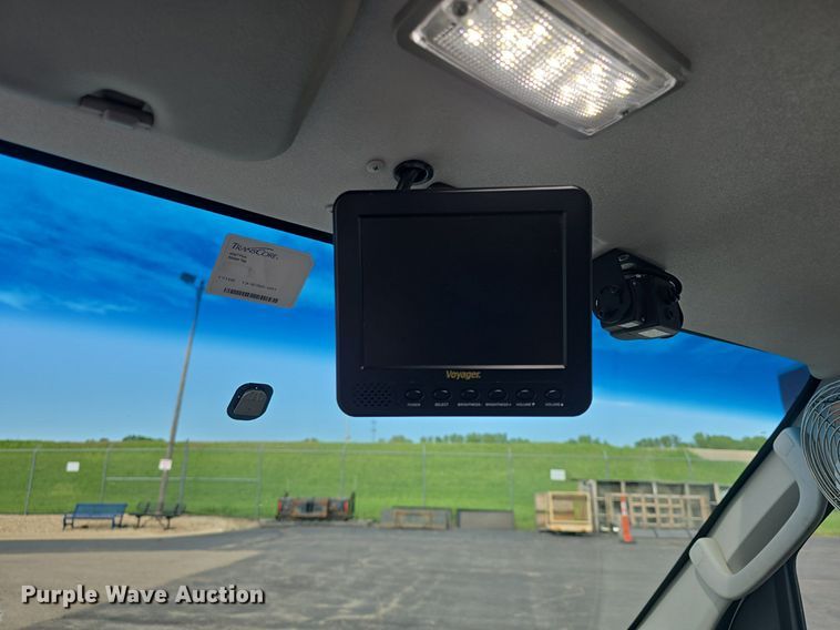 image for item DM1606 2013 Glaval shuttle bus