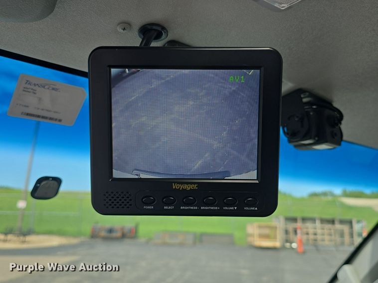 image for item DM1606 2013 Glaval shuttle bus