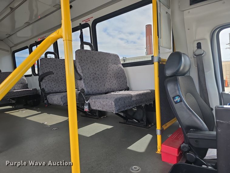 image for item DM1606 2013 Glaval shuttle bus