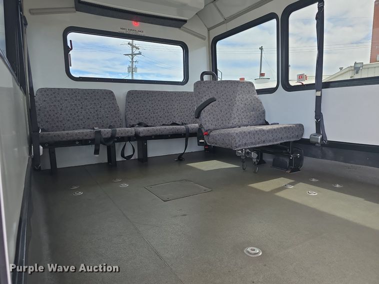 image for item DM1606 2013 Glaval shuttle bus