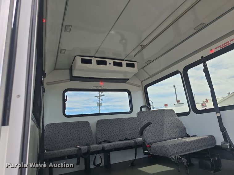 image for item DM1606 2013 Glaval shuttle bus