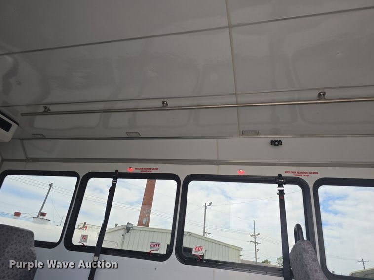 image for item DM1606 2013 Glaval shuttle bus