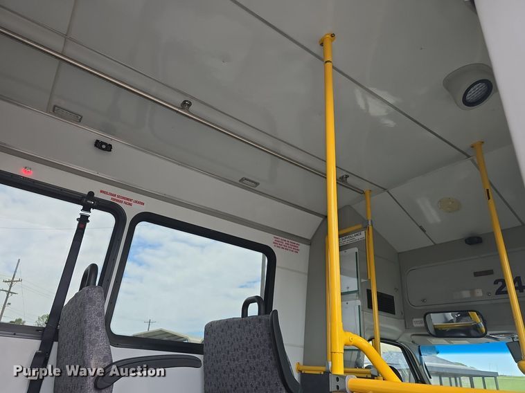 image for item DM1606 2013 Glaval shuttle bus