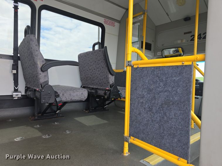 image for item DM1606 2013 Glaval shuttle bus