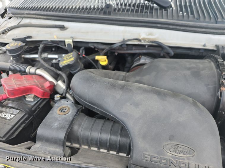 image for item DM1606 2013 Glaval shuttle bus