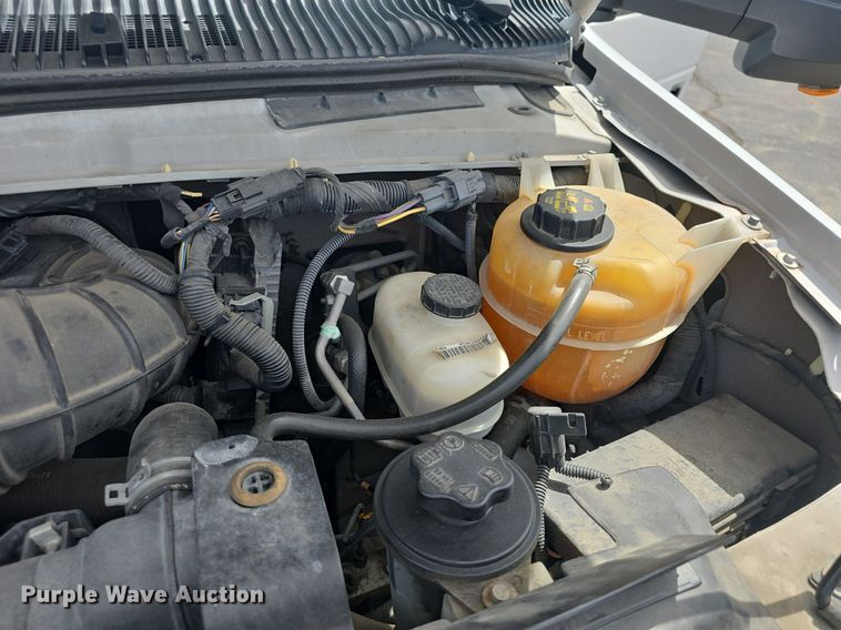 image for item DM1606 2013 Glaval shuttle bus