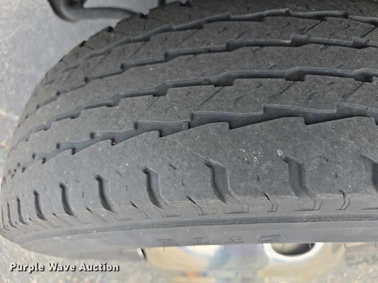 image for item DM1606 2013 Glaval shuttle bus