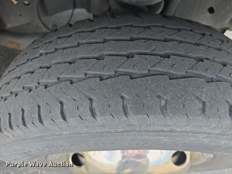 image for item DM1606 2013 Glaval shuttle bus