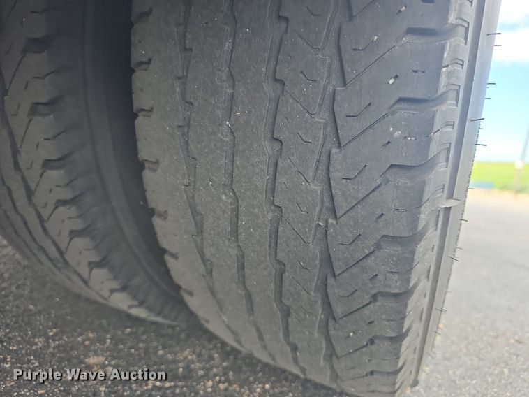 image for item DM1606 2013 Glaval shuttle bus