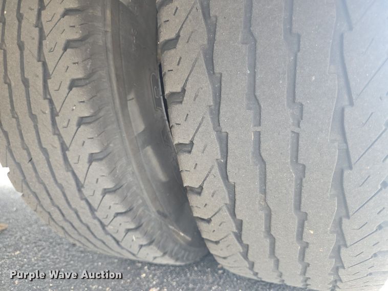 image for item DM1606 2013 Glaval shuttle bus