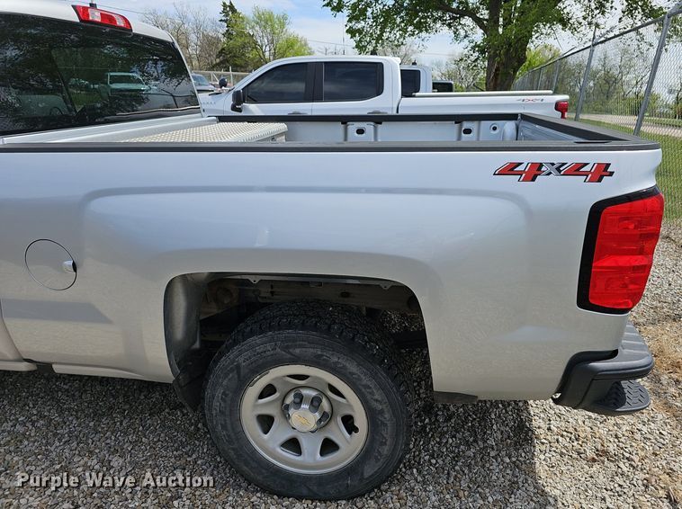 image for item DM1639 2018 Chevrolet Silverado 1500 Crew Cab pickup truck