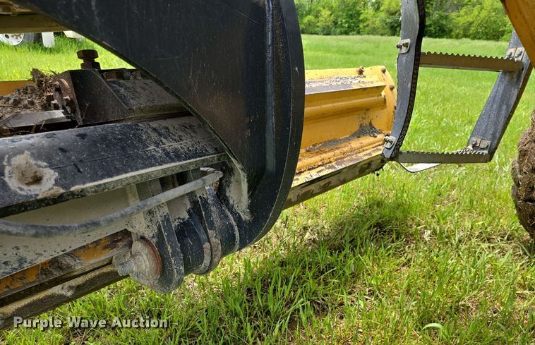 image for item DM1654 2013 John Deere 770G motor grader