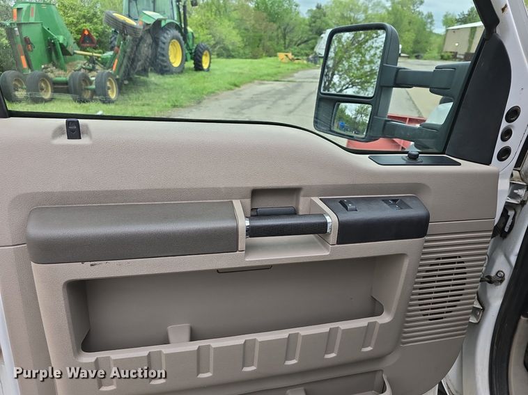 image for item DM1656 2010 Ford F550 Super Duty XL dump truck