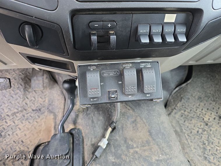 image for item DM1656 2010 Ford F550 Super Duty XL dump truck