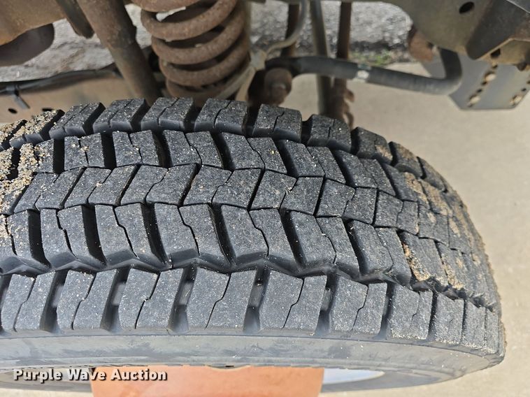 image for item DM1656 2010 Ford F550 Super Duty XL dump truck